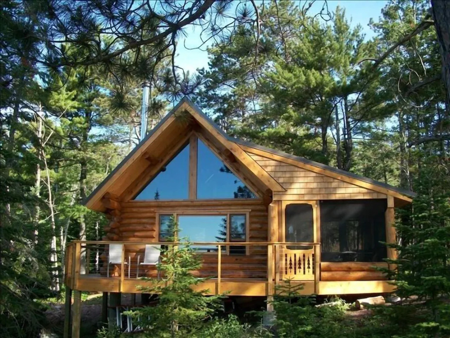 Tettegouche Log Cabin Treehouse with Sauna